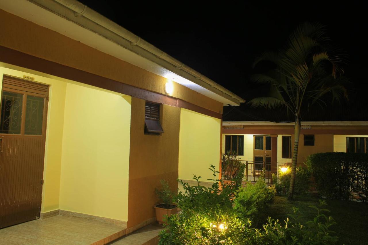 Palm Star Motel Fort Portal Exterior photo