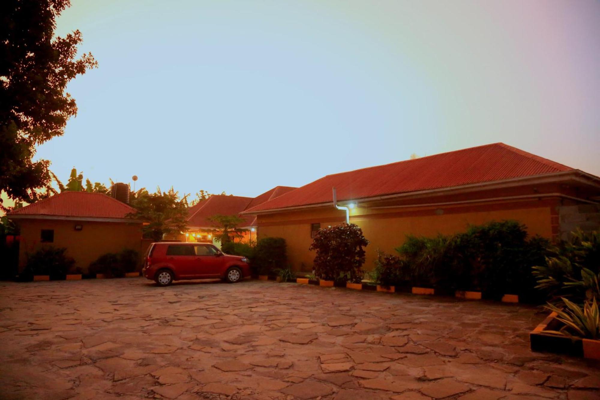 Palm Star Motel Fort Portal Exterior photo
