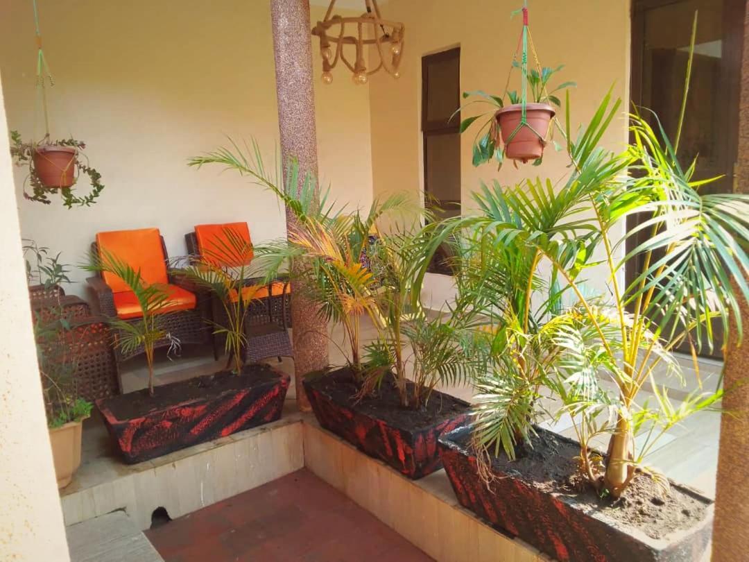 Palm Star Motel Fort Portal Exterior photo