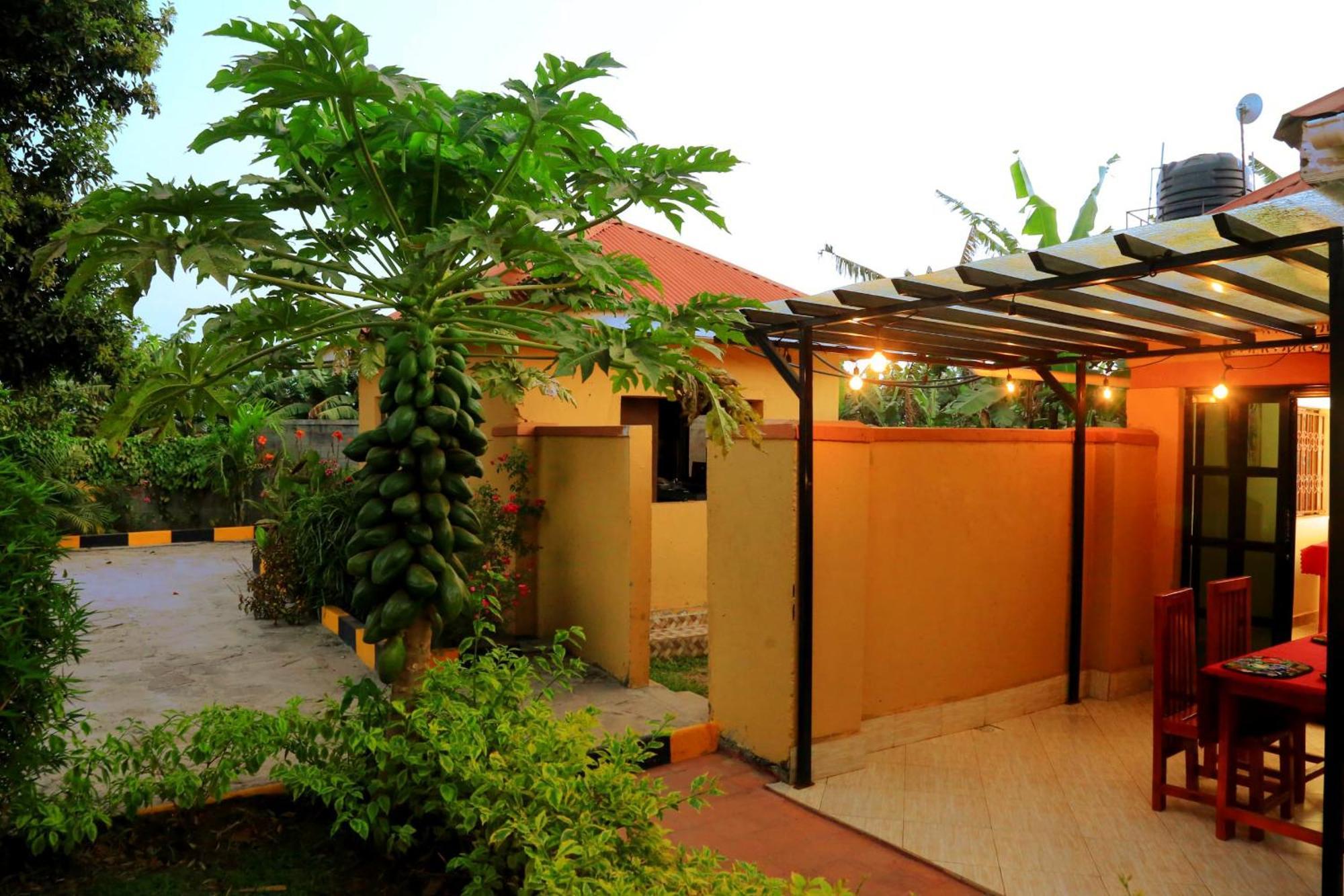Palm Star Motel Fort Portal Exterior photo
